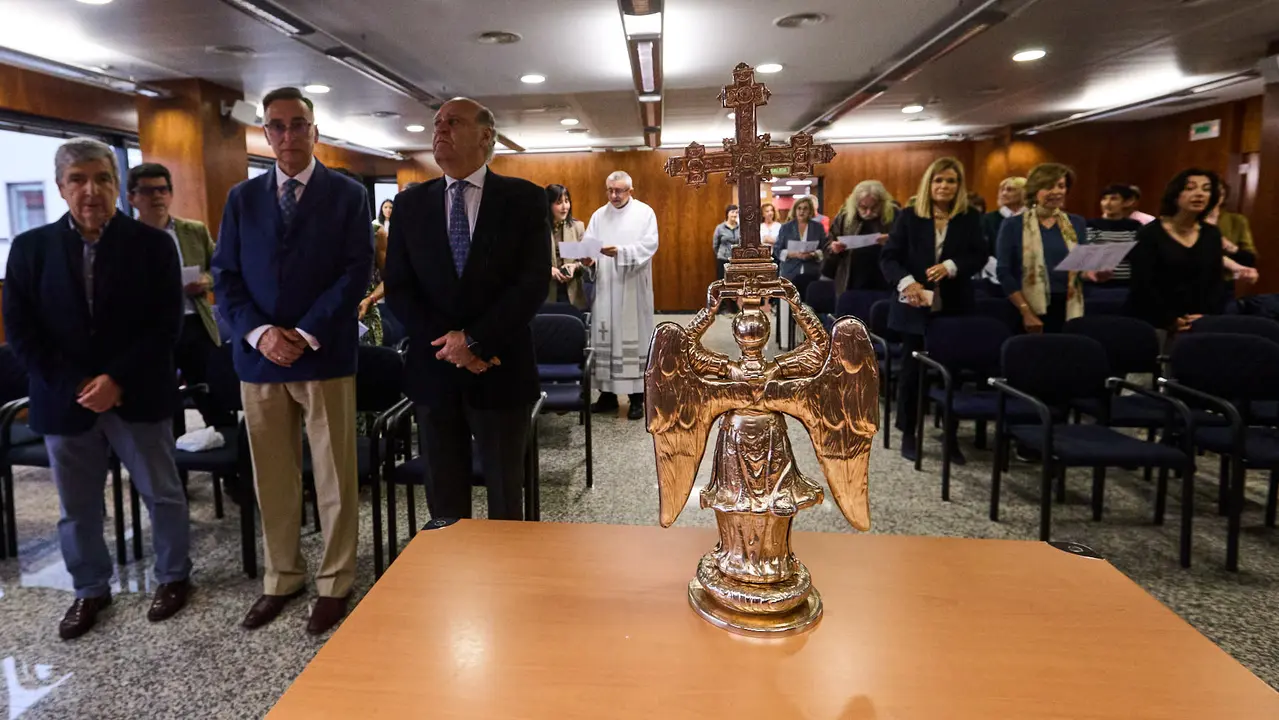 Visita del Ángel de Aralar al Palacio de Justicia de Navarra. IÑIGO ALZUGARAY