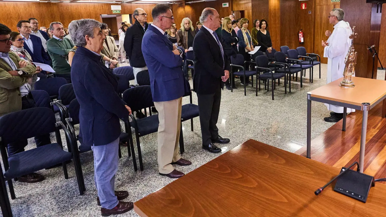 Visita del Ángel de Aralar al Palacio de Justicia de Navarra. IÑIGO ALZUGARAY