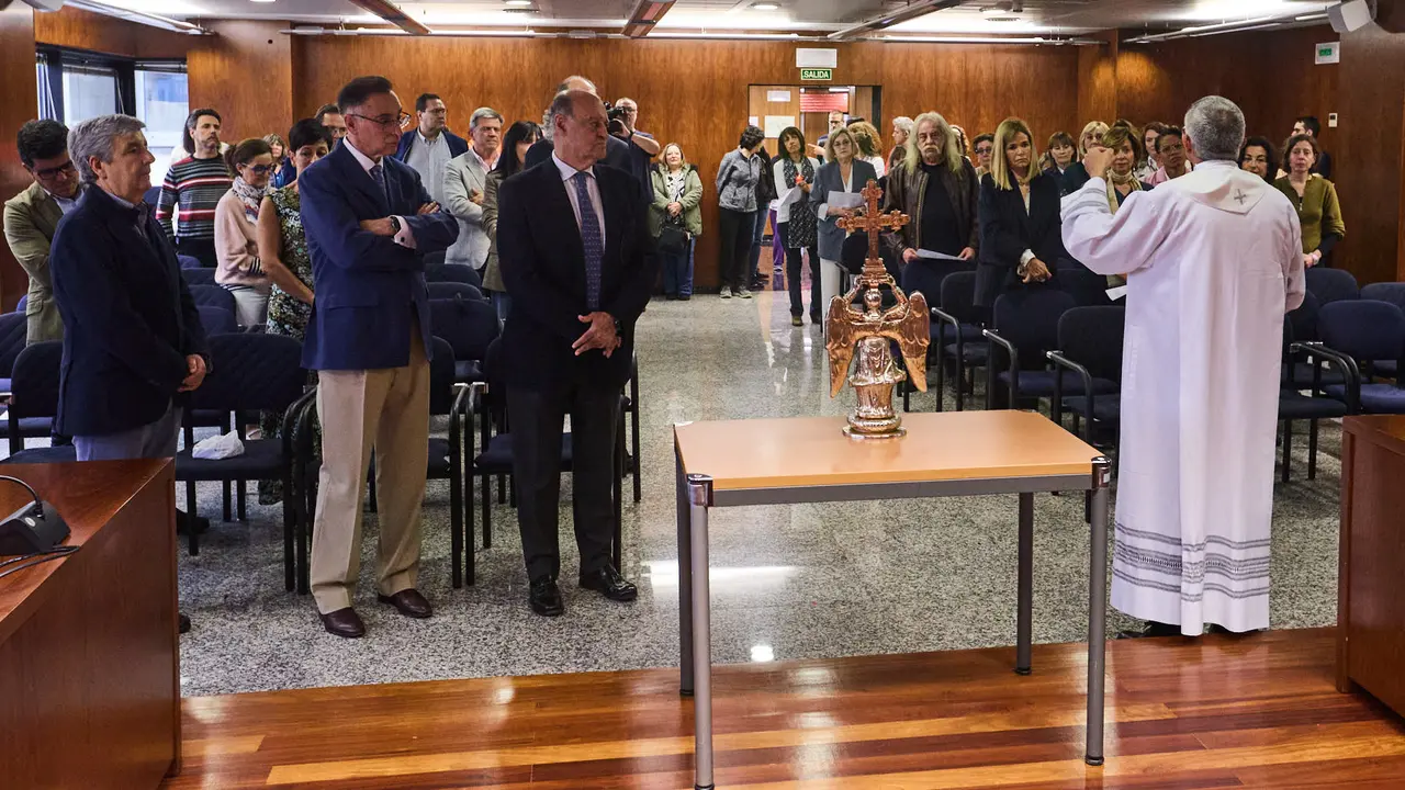 Visita del Ángel de Aralar al Palacio de Justicia de Navarra. IÑIGO ALZUGARAY