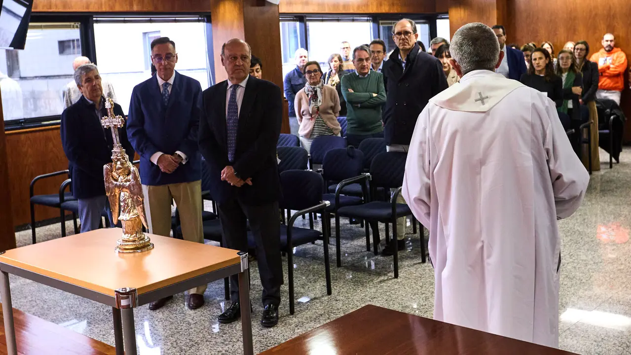 Visita del Ángel de Aralar al Palacio de Justicia de Navarra. IÑIGO ALZUGARAY