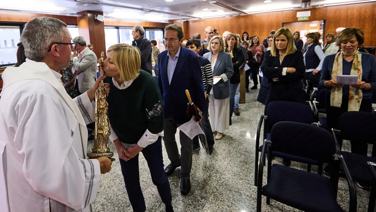 Visita del Ángel de Aralar al Palacio de Justicia de Navarra. IÑIGO ALZUGARAY