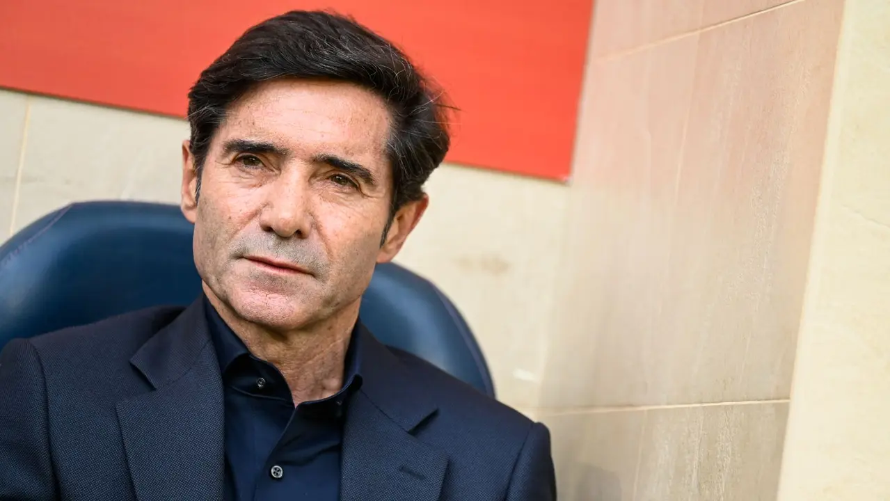 El entrenador del Villarreal, Marcelino García Toral, este sábado durante el partido de la jornada 34 de LaLiga EA Sports, entre el Villarreal CF y el CA Osasuna, celebrado en el Estadi de la Ceràmica en Villarreal. EFE/ Andreu Esteban