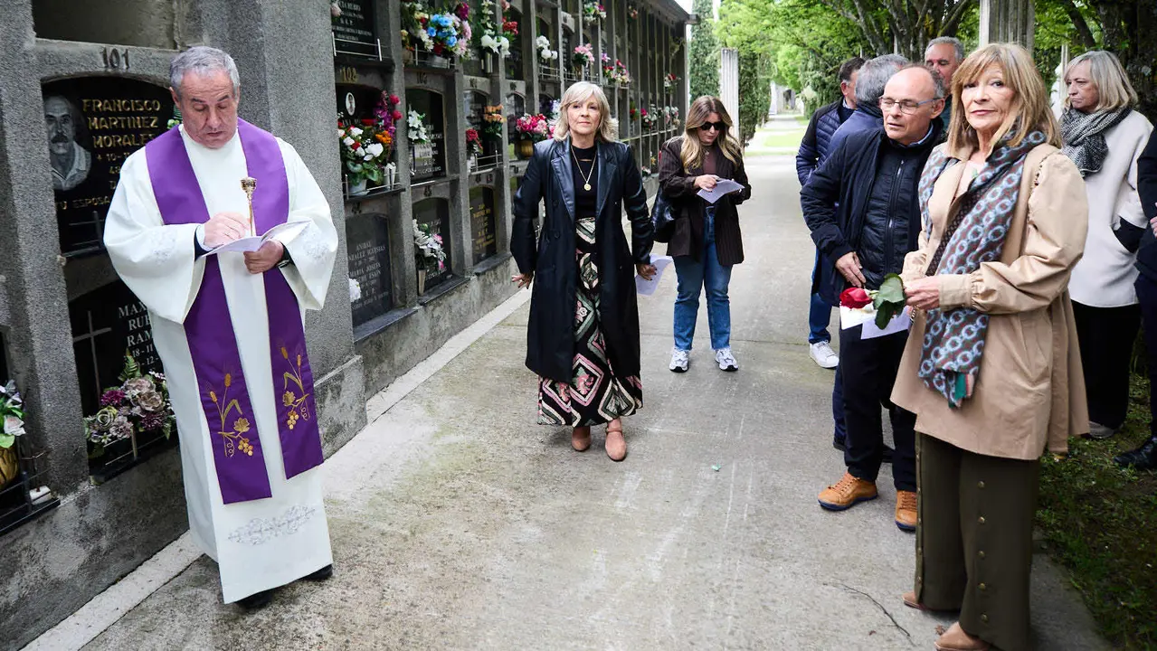 Homenaje del Ayuntamiento de Pamplona al concejal de UPN Tomás Caballero, asesinado el 6 de mayo de 1998 por la banda terrorista ETA. IÑIGO ALZUGARAY