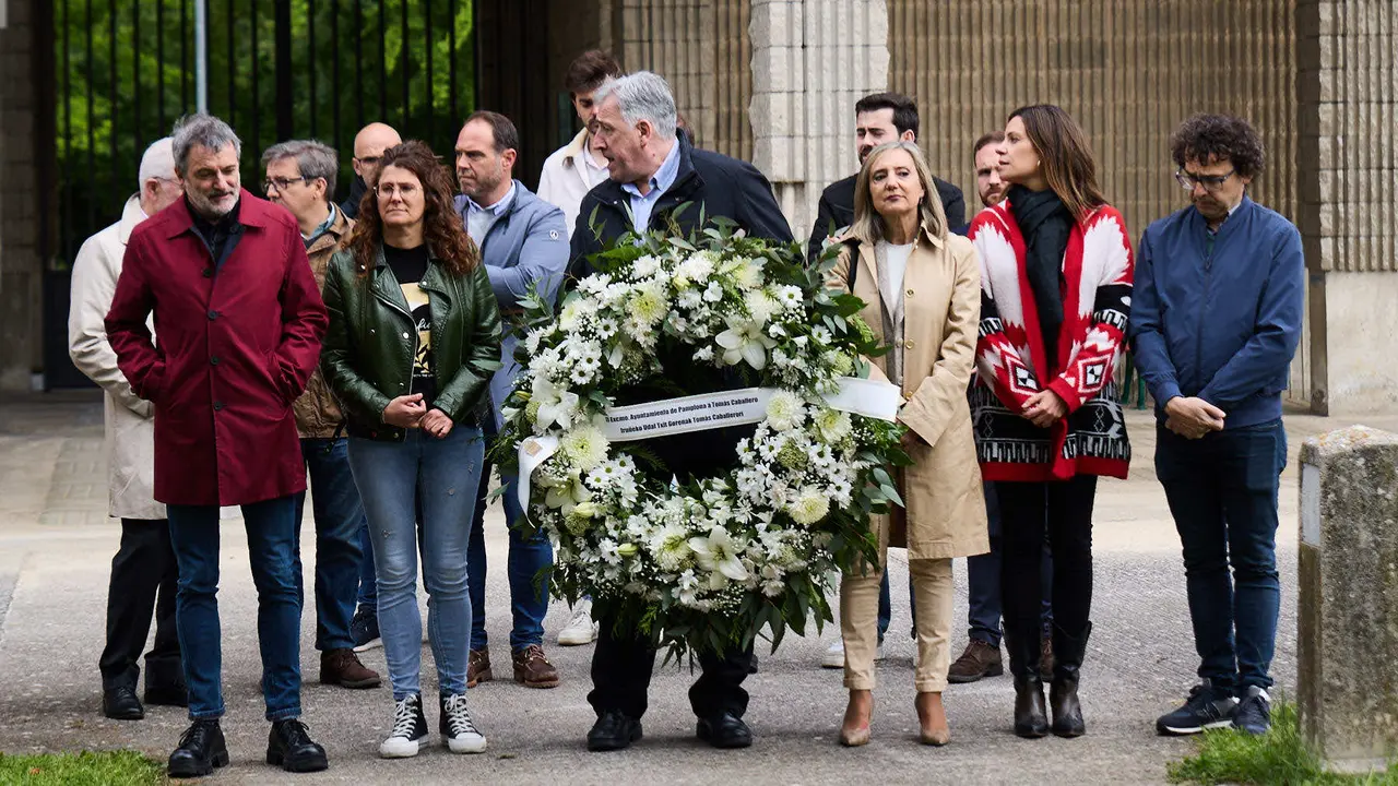 Homenaje del Ayuntamiento de Pamplona al concejal de UPN Tomás Caballero, asesinado el 6 de mayo de 1998 por la banda terrorista ETA. IÑIGO ALZUGARAY