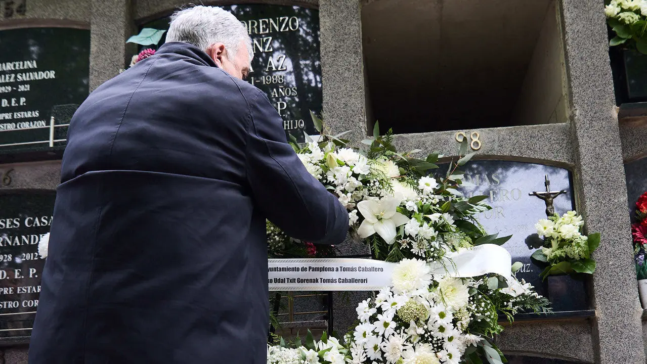Homenaje del Ayuntamiento de Pamplona al concejal de UPN Tomás Caballero, asesinado el 6 de mayo de 1998 por la banda terrorista ETA. IÑIGO ALZUGARAY