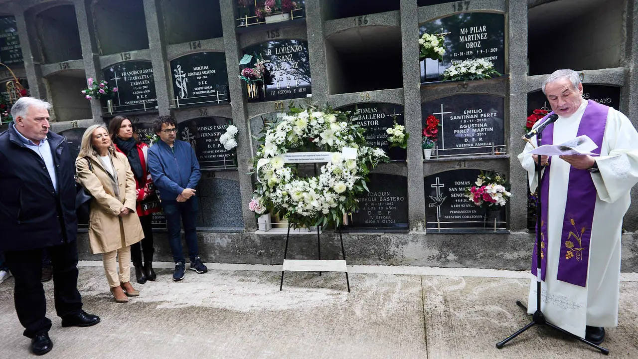 Homenaje del Ayuntamiento de Pamplona al concejal de UPN Tomás Caballero, asesinado el 6 de mayo de 1998 por la banda terrorista ETA. IÑIGO ALZUGARAY
