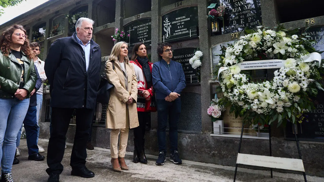 Homenaje del Ayuntamiento de Pamplona al concejal de UPN Tomás Caballero, asesinado el 6 de mayo de 1998 por la banda terrorista ETA. IÑIGO ALZUGARAY