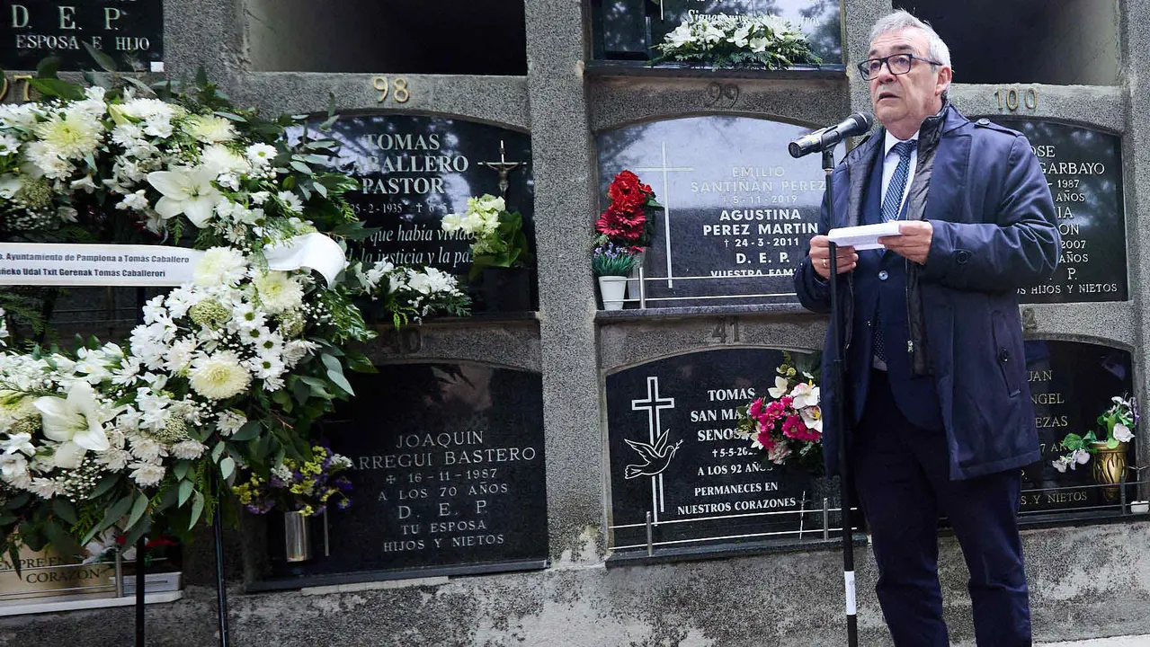 Homenaje del Ayuntamiento de Pamplona al concejal de UPN Tomás Caballero, asesinado el 6 de mayo de 1998 por la banda terrorista ETA. IÑIGO ALZUGARAY