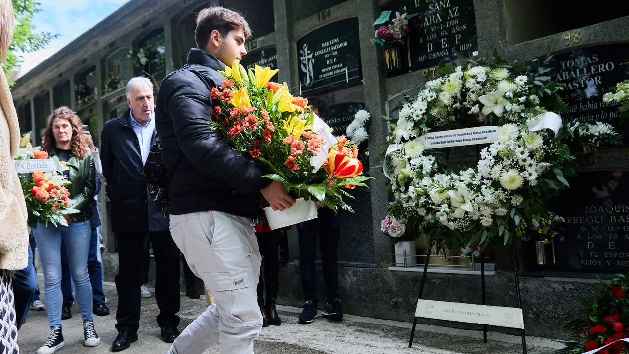 Homenaje del Ayuntamiento de Pamplona al concejal de UPN Tomás Caballero, asesinado el 6 de mayo de 1998 por la banda terrorista ETA. IÑIGO ALZUGARAY