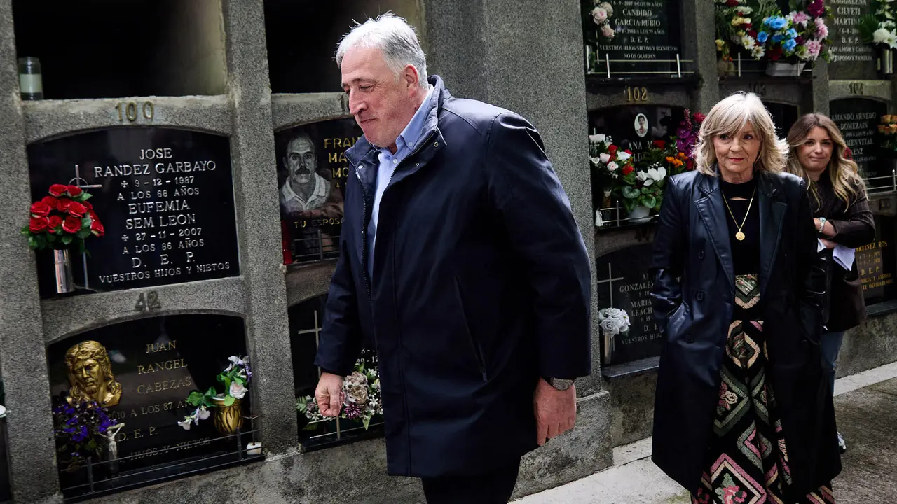 Homenaje del Ayuntamiento de Pamplona al concejal de UPN Tomás Caballero, asesinado el 6 de mayo de 1998 por la banda terrorista ETA. IÑIGO ALZUGARAY