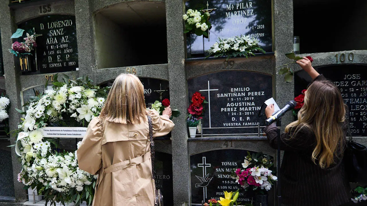 Homenaje del Ayuntamiento de Pamplona al concejal de UPN Tomás Caballero, asesinado el 6 de mayo de 1998 por la banda terrorista ETA. IÑIGO ALZUGARAY