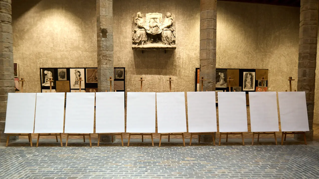 Presentación de las diez obras finalistas del concurso de carteles de San Fermín 2025, cuyo ganador será elegido por votación popular. IÑIGO ALZUGARAY