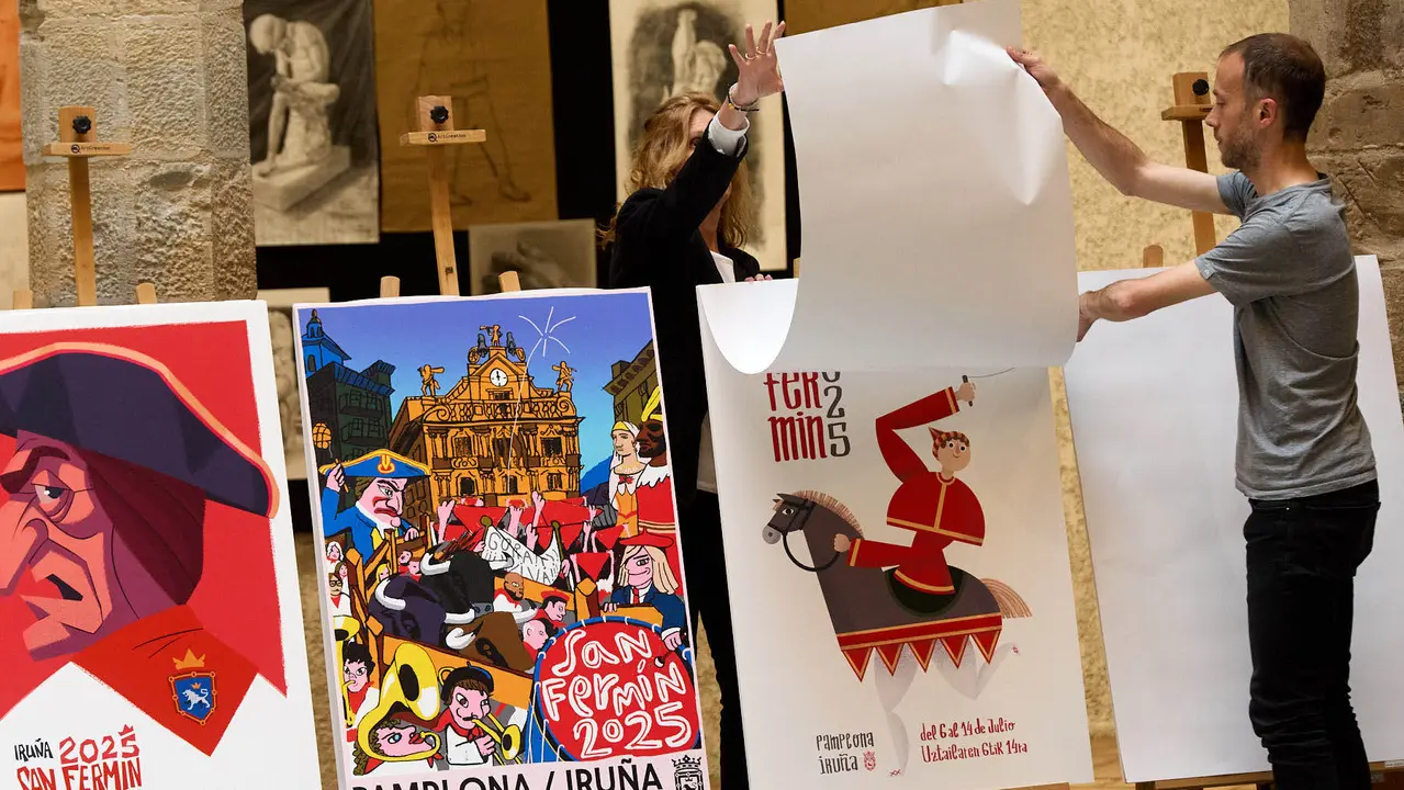 Presentación de las diez obras finalistas del concurso de carteles de San Fermín 2025, cuyo ganador será elegido por votación popular. IÑIGO ALZUGARAY