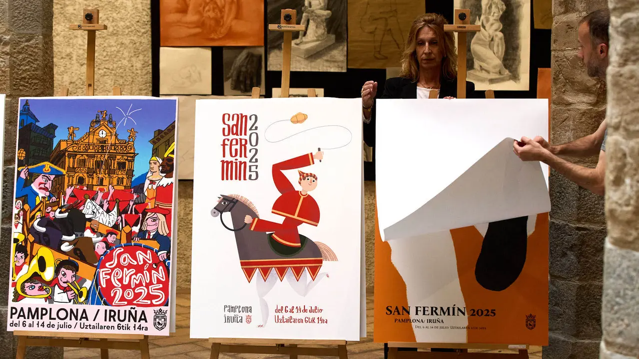 Presentación de las diez obras finalistas del concurso de carteles de San Fermín 2025, cuyo ganador será elegido por votación popular. IÑIGO ALZUGARAY
