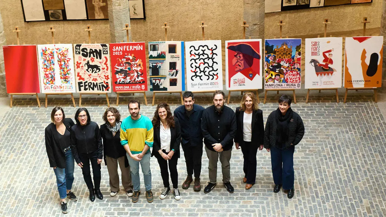 Presentación de las diez obras finalistas del concurso de carteles de San Fermín 2025, cuyo ganador será elegido por votación popular. IÑIGO ALZUGARAY
