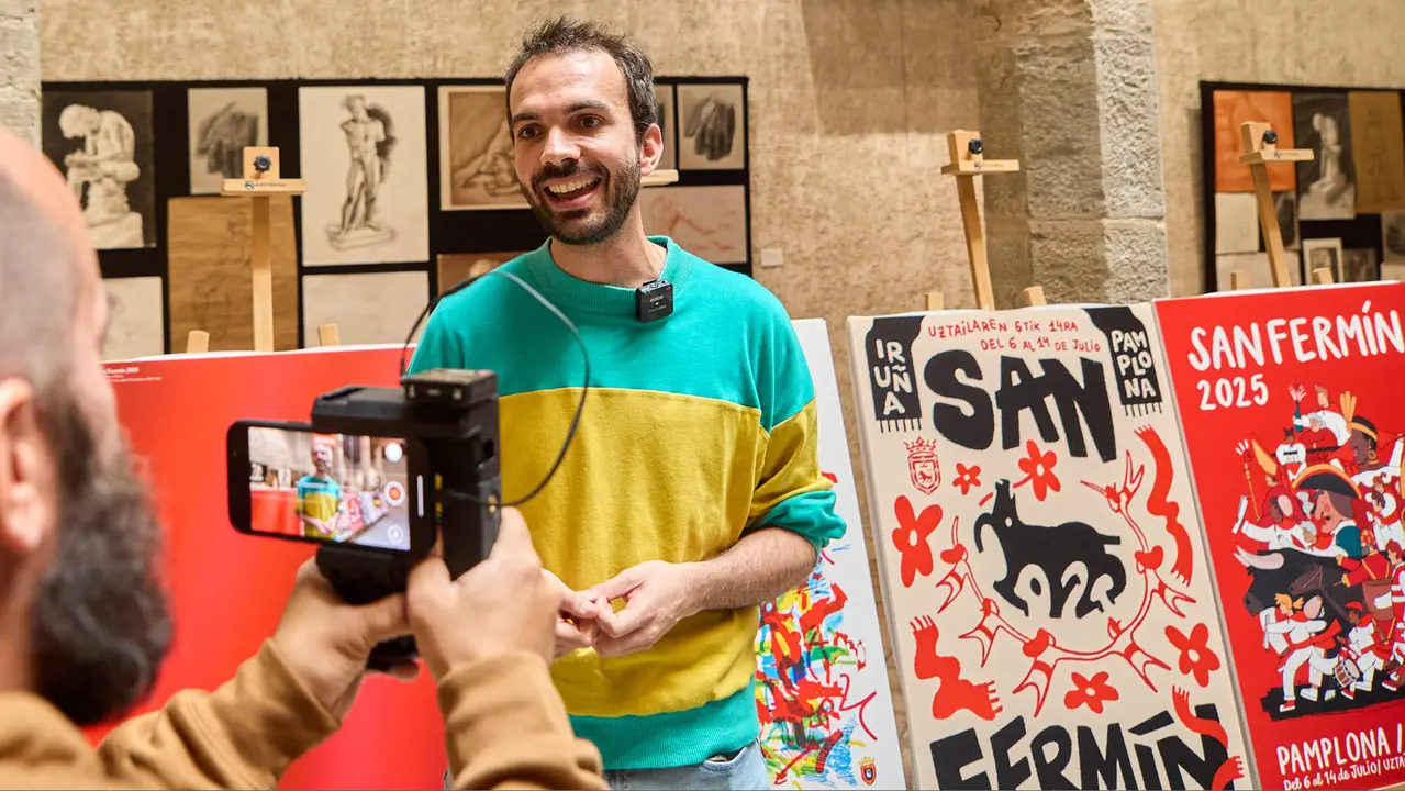 Presentación de las diez obras finalistas del concurso de carteles de San Fermín 2025, cuyo ganador será elegido por votación popular. IÑIGO ALZUGARAY