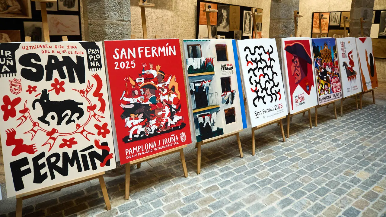 Presentación de las diez obras finalistas del concurso de carteles de San Fermín 2025, cuyo ganador será elegido por votación popular. IÑIGO ALZUGARAY