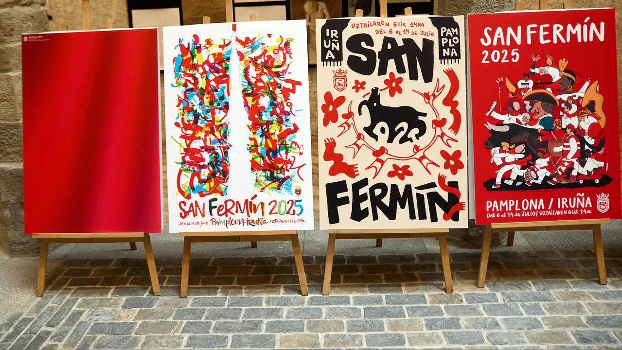 Presentación de las diez obras finalistas del concurso de carteles de San Fermín 2025, cuyo ganador será elegido por votación popular. IÑIGO ALZUGARAY