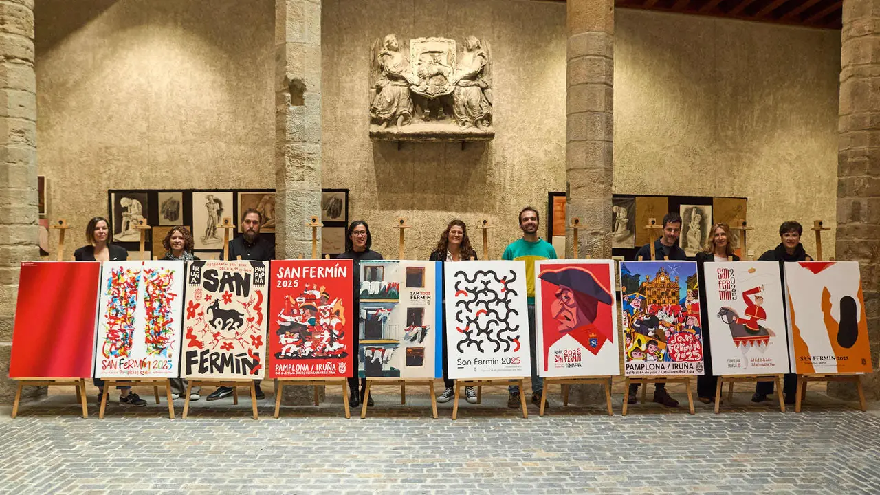 Presentación de las diez obras finalistas del concurso de carteles de San Fermín 2025, cuyo ganador será elegido por votación popular. IÑIGO ALZUGARAY