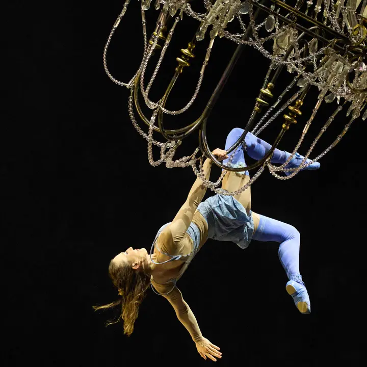 Estreno de Corteo del Cirque du Soleil en el Navarra Arena de Pamplona. El nuevo espectáculo circense de la compañía canadiense, un desfile festivo imaginado por un payaso. IÑIGO ALZUGARAY