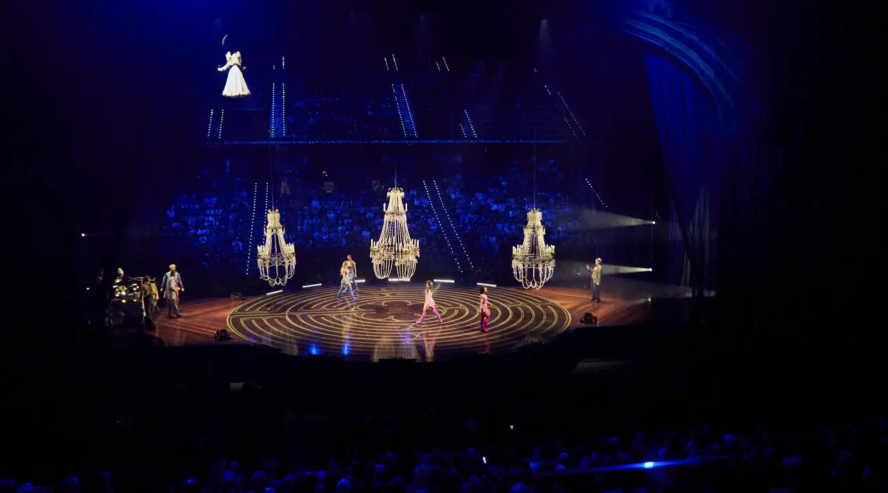 Estreno de Corteo del Cirque du Soleil en el Navarra Arena de Pamplona. El nuevo espectáculo circense de la compañía canadiense, un desfile festivo imaginado por un payaso. IÑIGO ALZUGARAY