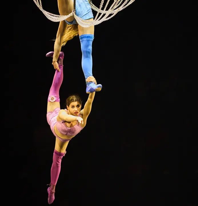 Estreno de Corteo del Cirque du Soleil en el Navarra Arena de Pamplona. El nuevo espectáculo circense de la compañía canadiense, un desfile festivo imaginado por un payaso. IÑIGO ALZUGARAY
