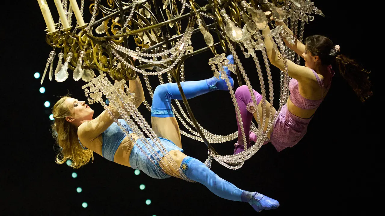 Estreno de Corteo del Cirque du Soleil en el Navarra Arena de Pamplona. El nuevo espectáculo circense de la compañía canadiense, un desfile festivo imaginado por un payaso. IÑIGO ALZUGARAY