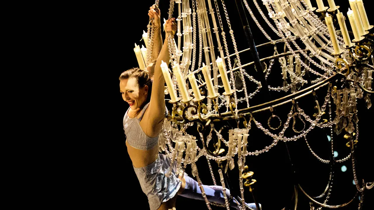 Estreno de Corteo del Cirque du Soleil en el Navarra Arena de Pamplona. El nuevo espectáculo circense de la compañía canadiense, un desfile festivo imaginado por un payaso. IÑIGO ALZUGARAY