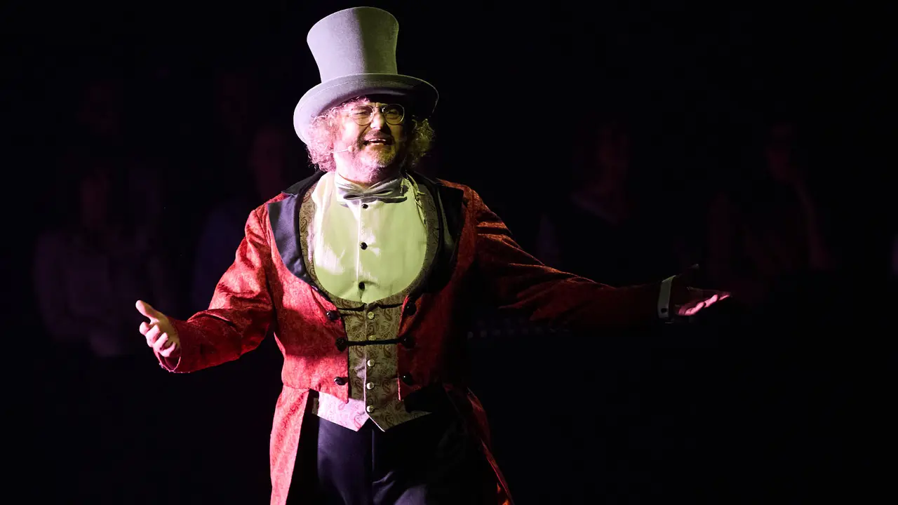 Estreno de Corteo del Cirque du Soleil en el Navarra Arena de Pamplona. El nuevo espectáculo circense de la compañía canadiense, un desfile festivo imaginado por un payaso. IÑIGO ALZUGARAY