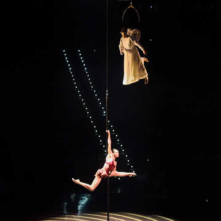 Estreno de Corteo del Cirque du Soleil en el Navarra Arena de Pamplona. El nuevo espectáculo circense de la compañía canadiense, un desfile festivo imaginado por un payaso. IÑIGO ALZUGARAY