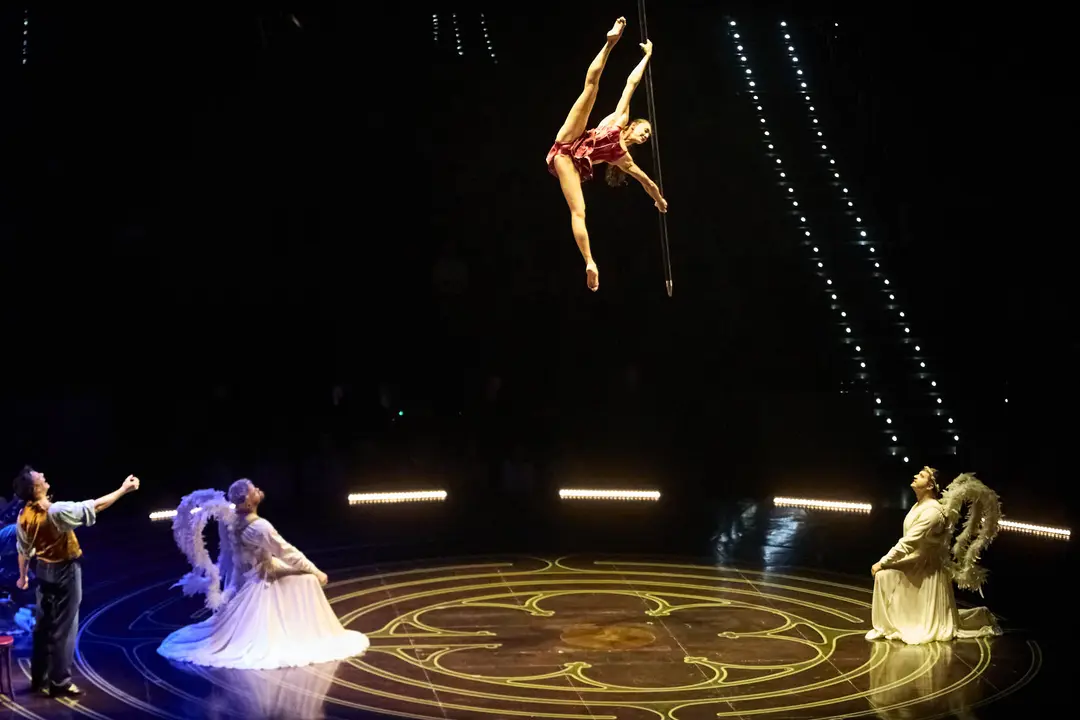 Estreno de Corteo del Cirque du Soleil en el Navarra Arena de Pamplona. El nuevo espectáculo circense de la compañía canadiense, un desfile festivo imaginado por un payaso. IÑIGO ALZUGARAY
