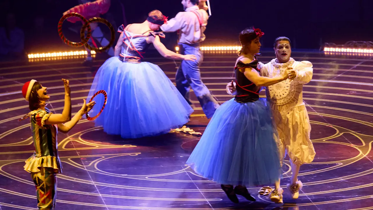 Estreno de Corteo del Cirque du Soleil en el Navarra Arena de Pamplona. El nuevo espectáculo circense de la compañía canadiense, un desfile festivo imaginado por un payaso. IÑIGO ALZUGARAY