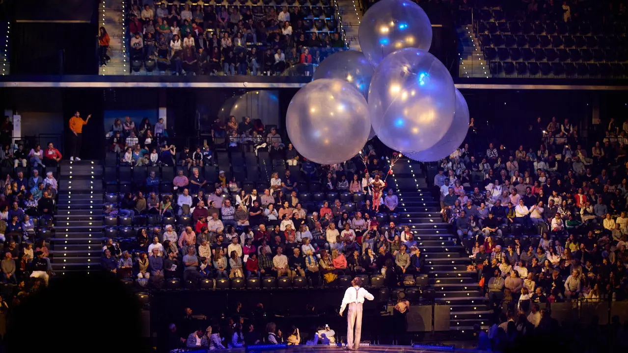 Estreno de Corteo del Cirque du Soleil en el Navarra Arena de Pamplona. El nuevo espectáculo circense de la compañía canadiense, un desfile festivo imaginado por un payaso. IÑIGO ALZUGARAY