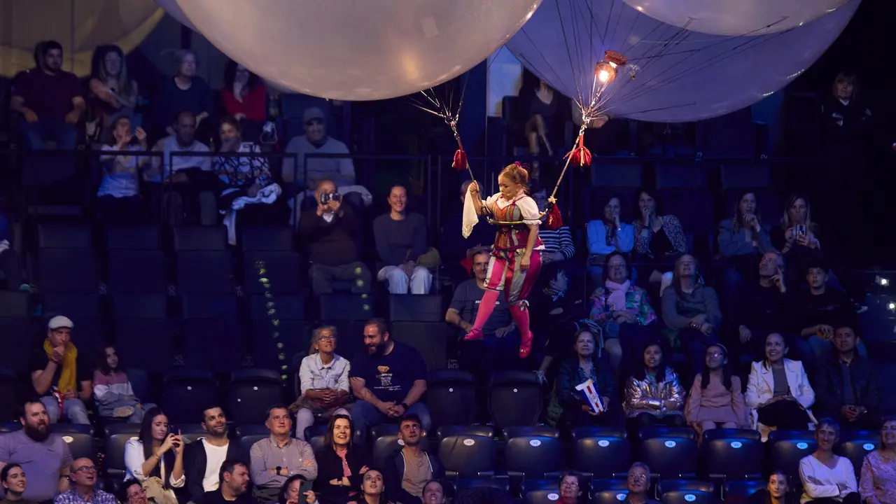 Estreno de Corteo del Cirque du Soleil en el Navarra Arena de Pamplona. El nuevo espectáculo circense de la compañía canadiense, un desfile festivo imaginado por un payaso. IÑIGO ALZUGARAY