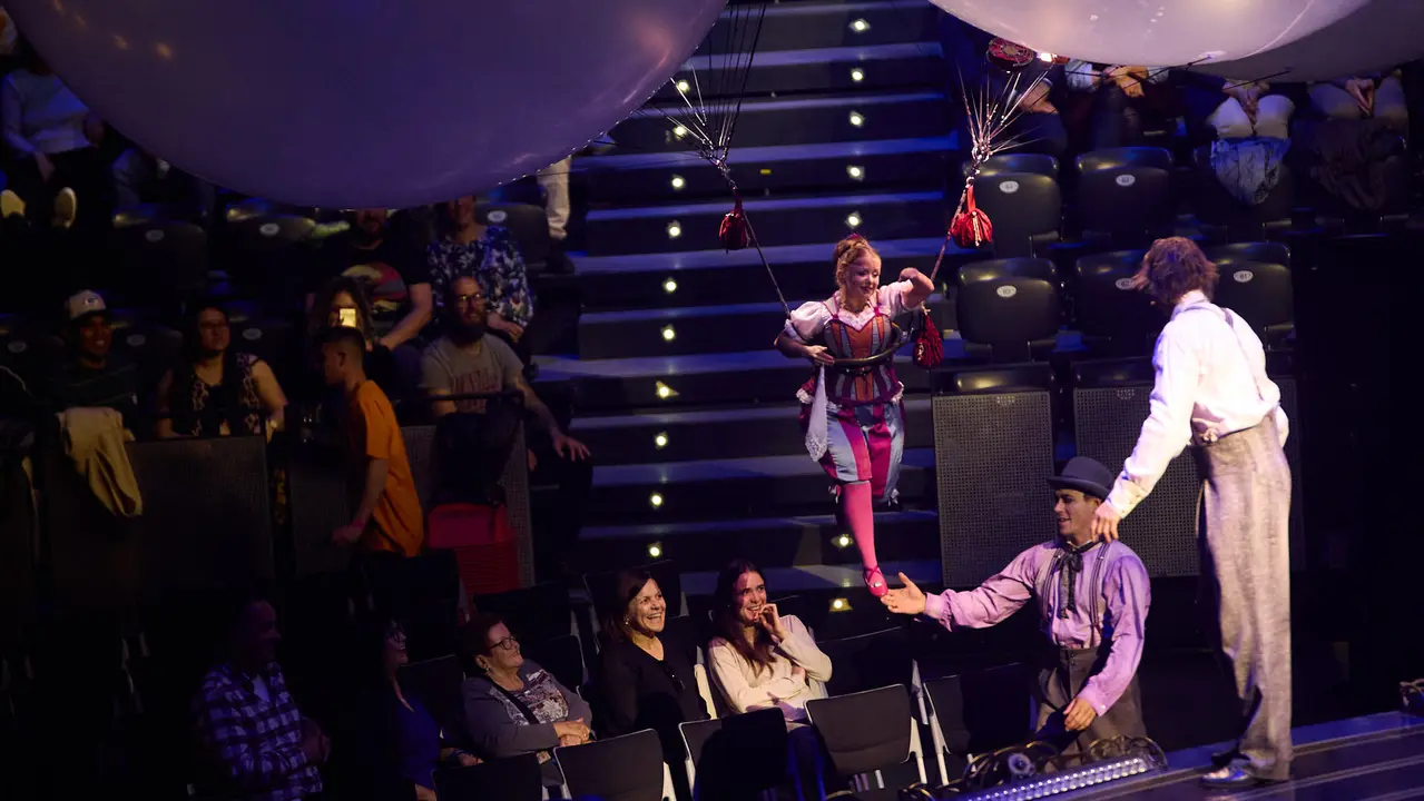 Estreno de Corteo del Cirque du Soleil en el Navarra Arena de Pamplona. El nuevo espectáculo circense de la compañía canadiense, un desfile festivo imaginado por un payaso. IÑIGO ALZUGARAY