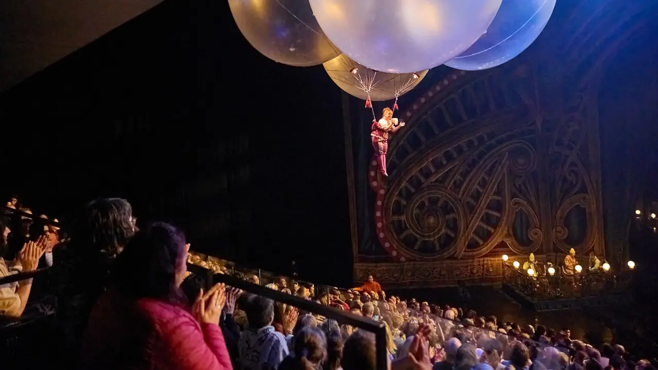 Estreno de Corteo del Cirque du Soleil en el Navarra Arena de Pamplona. El nuevo espectáculo circense de la compañía canadiense, un desfile festivo imaginado por un payaso. IÑIGO ALZUGARAY