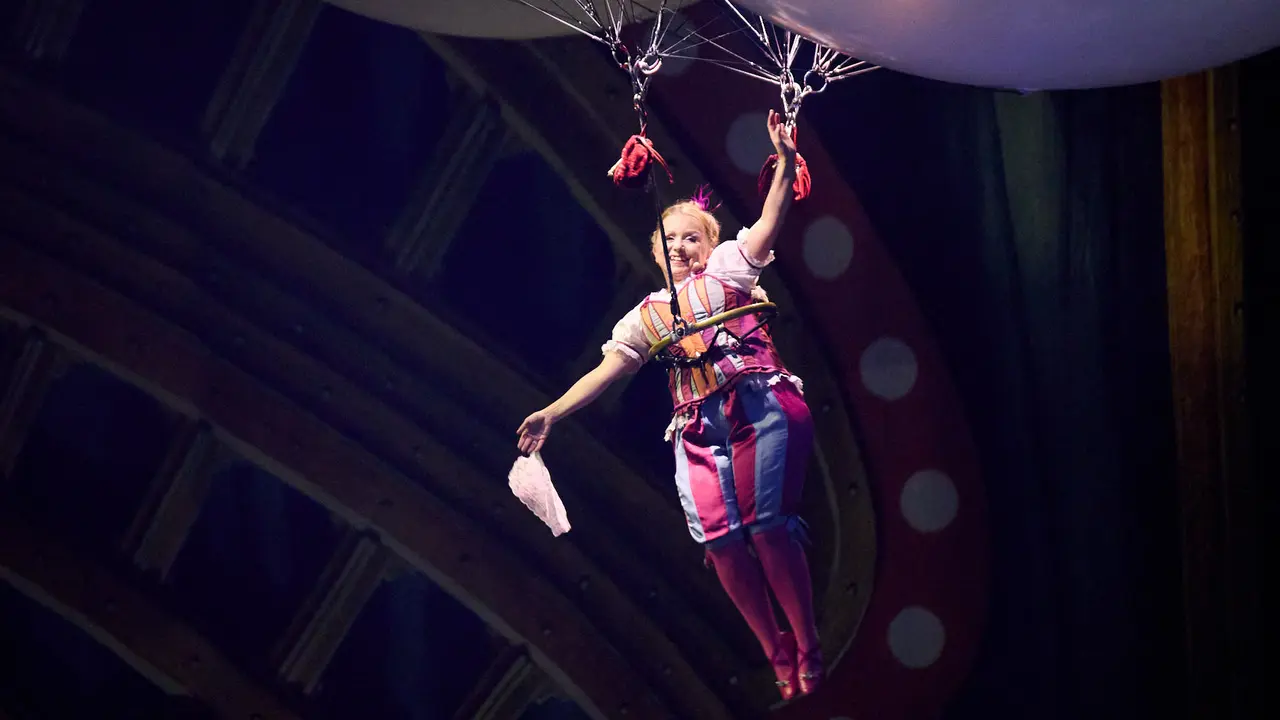 Estreno de Corteo del Cirque du Soleil en el Navarra Arena de Pamplona. El nuevo espectáculo circense de la compañía canadiense, un desfile festivo imaginado por un payaso. IÑIGO ALZUGARAY
