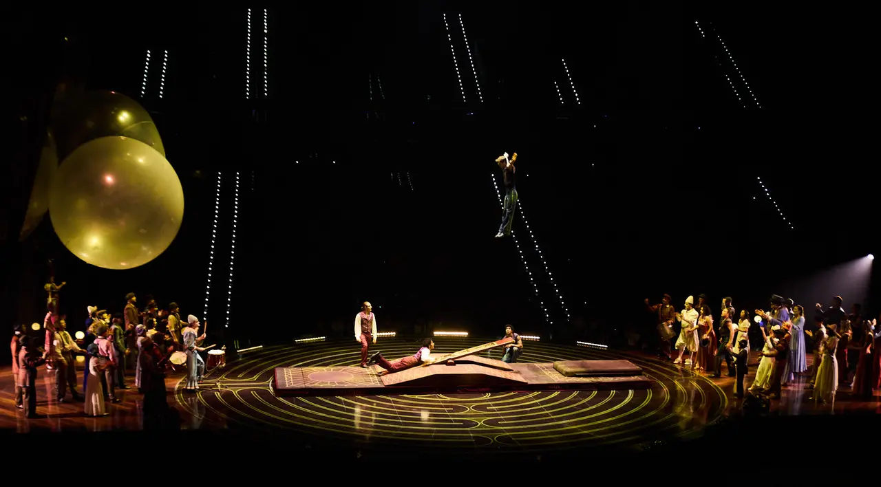 Estreno de Corteo del Cirque du Soleil en el Navarra Arena de Pamplona. El nuevo espectáculo circense de la compañía canadiense, un desfile festivo imaginado por un payaso. IÑIGO ALZUGARAY