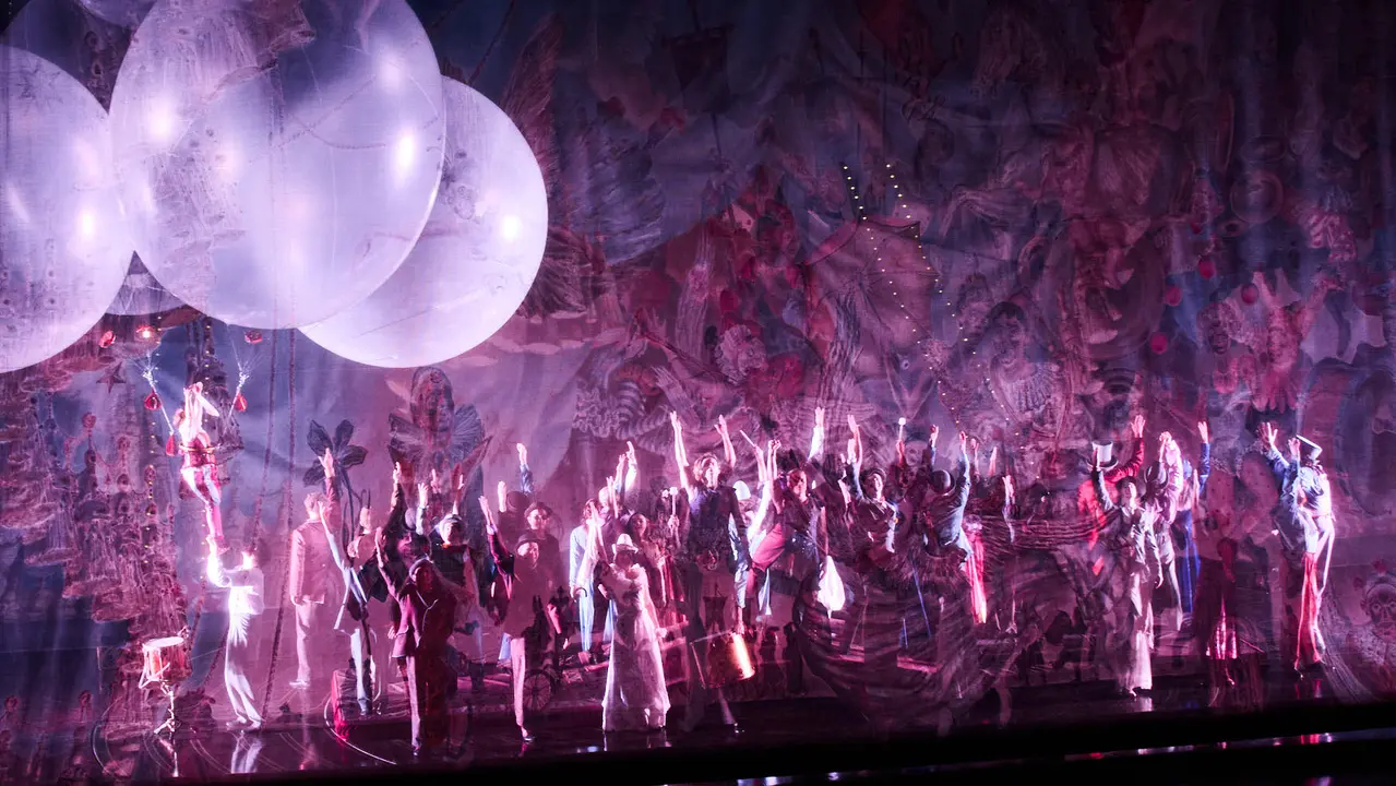 Estreno de Corteo del Cirque du Soleil en el Navarra Arena de Pamplona. El nuevo espectáculo circense de la compañía canadiense, un desfile festivo imaginado por un payaso. IÑIGO ALZUGARAY
