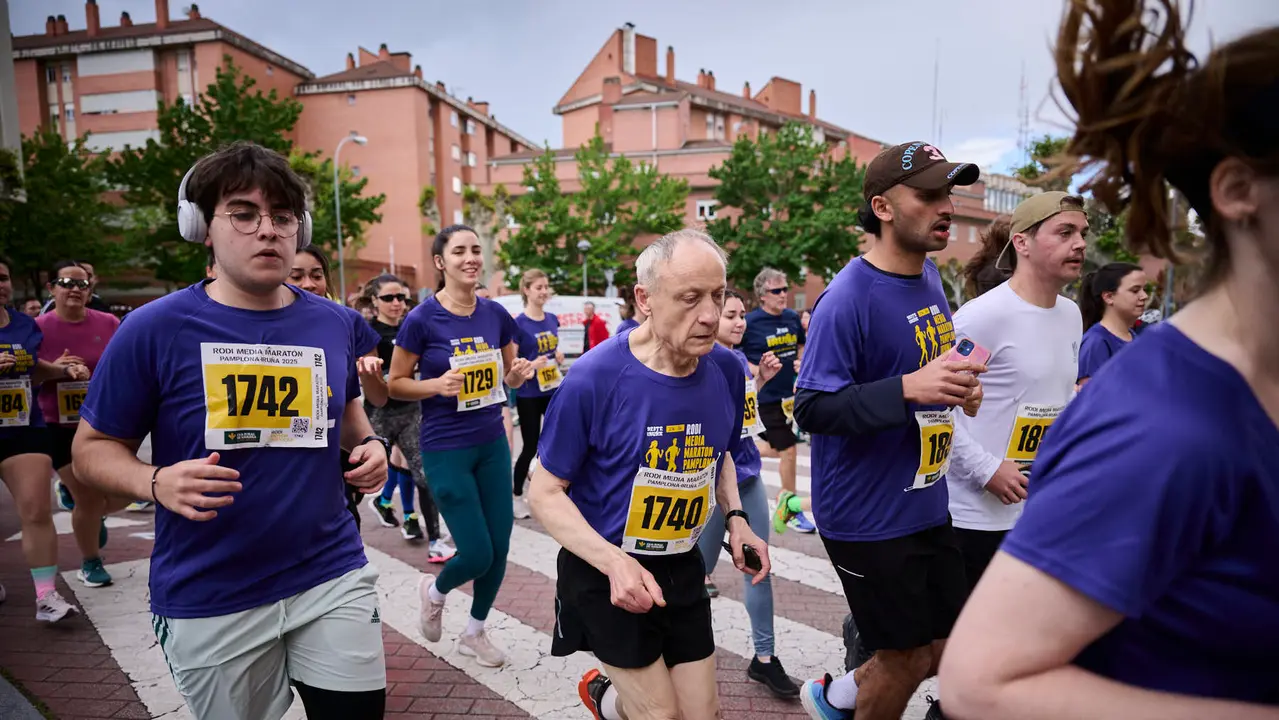 Carrera de 5 kilómetros de la 41 Media Maratón de Pamplona. PABLO LASAOSA