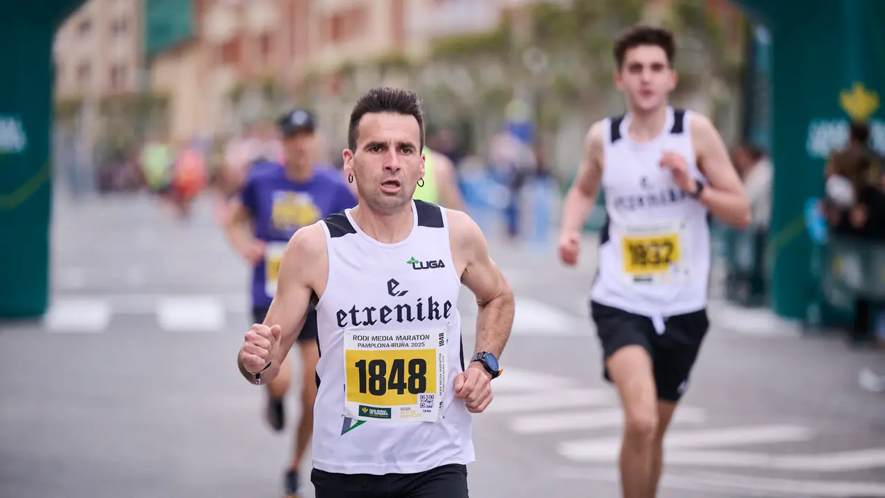 Carrera de 5 kilómetros de la 41 Media Maratón de Pamplona. PABLO LASAOSA