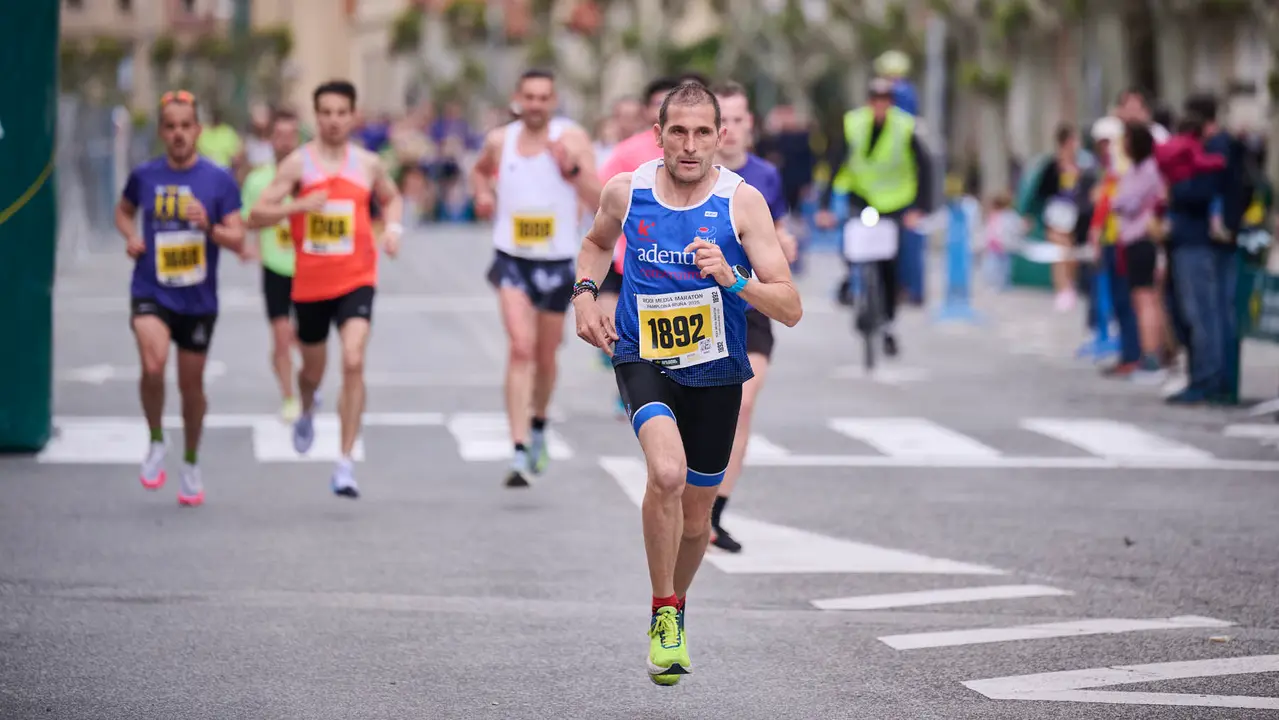 Carrera de 5 kilómetros de la 41 Media Maratón de Pamplona. PABLO LASAOSA