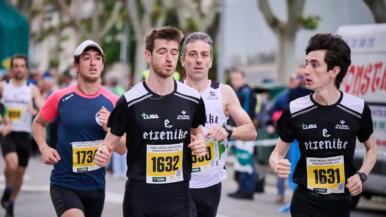 Carrera de 5 kilómetros de la 41 Media Maratón de Pamplona. PABLO LASAOSA