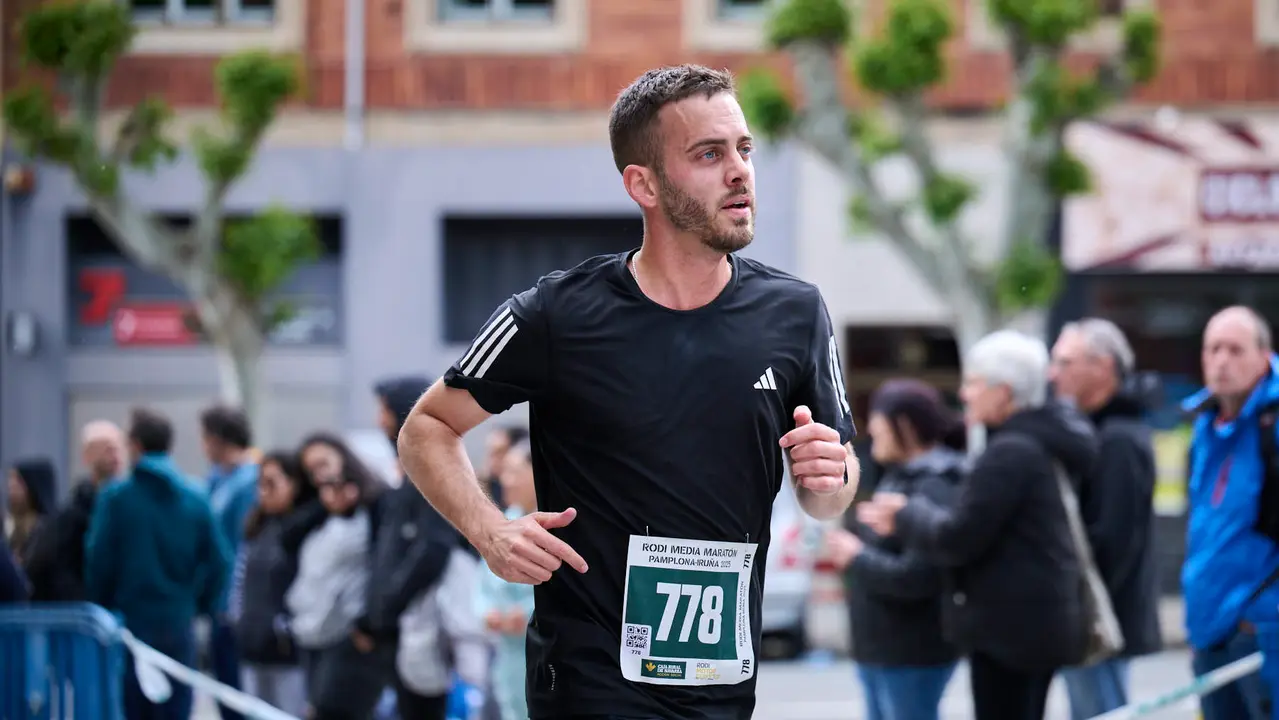 Carrera de 5 kilómetros de la 41 Media Maratón de Pamplona. PABLO LASAOSA