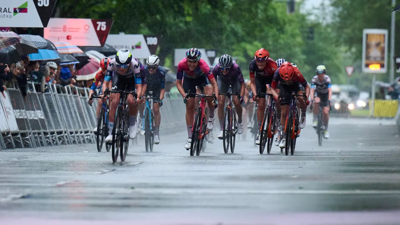 Dieciocho equipos participan en la 'Navarra Women’s Elite Classic 2025' con salida y meta en Pamplona. PABLO LASAOSA