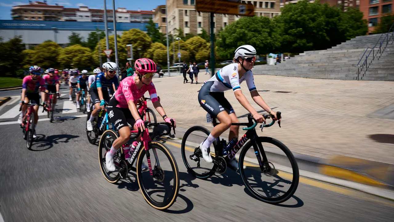 Dieciocho equipos participan en la 'Navarra Women’s Elite Classic 2025' con salida y meta en Pamplona. PABLO LASAOSA