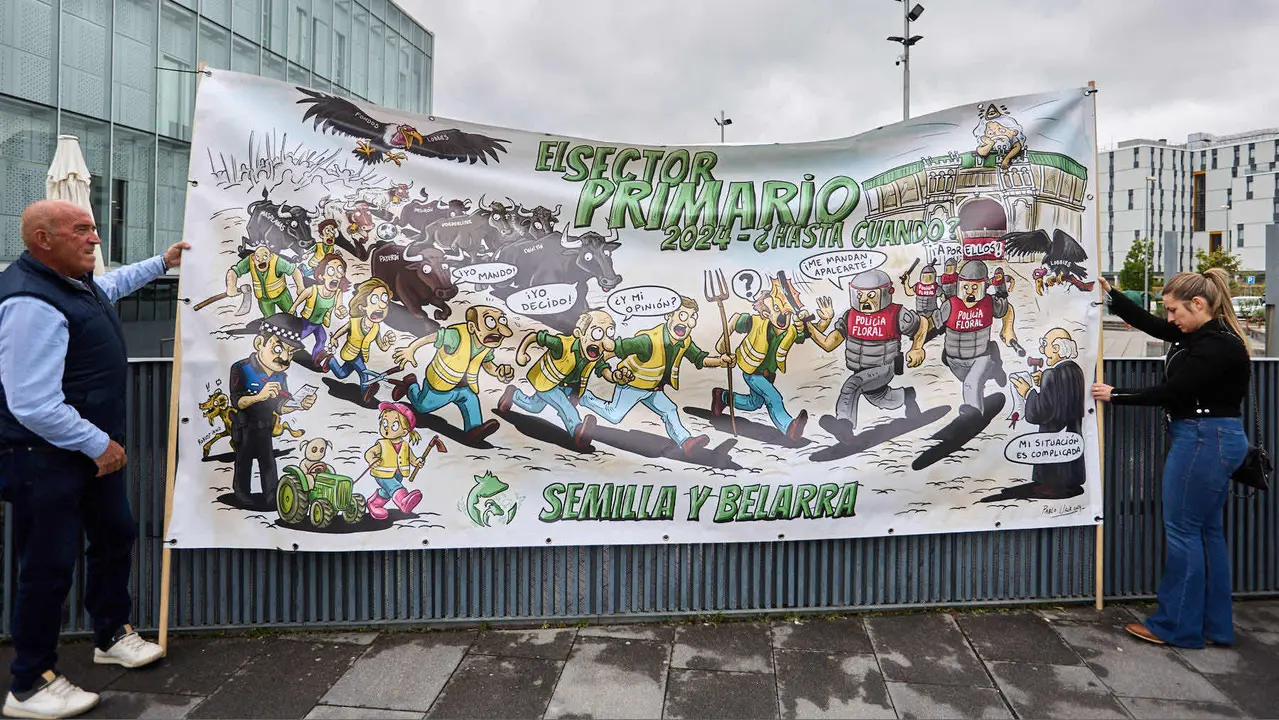 Con motivo del día de San Isidro, patrón de los agricultores, la Asociación Semilla y Belarra celebra un acto para mostrar la evolución de la maquinaria agrícola. IÑIGO ALZUGARAY
