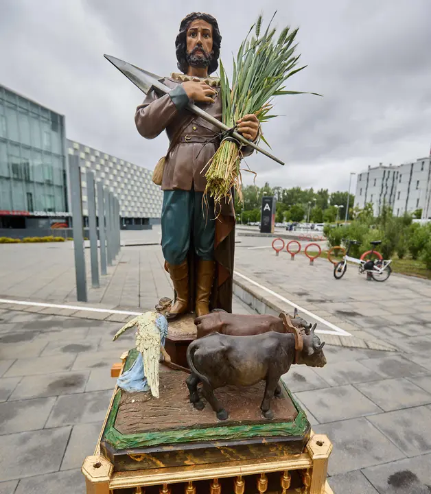 Con motivo del día de San Isidro, patrón de los agricultores, la Asociación Semilla y Belarra celebra un acto para mostrar la evolución de la maquinaria agrícola. IÑIGO ALZUGARAY