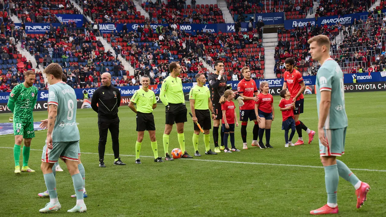 Partido de La Liga EA Sports entre CA Osasuna y Atlético Madrid disputado en el estadio de El Sadar en Pamplona. IÑIGO ALZUGARAY