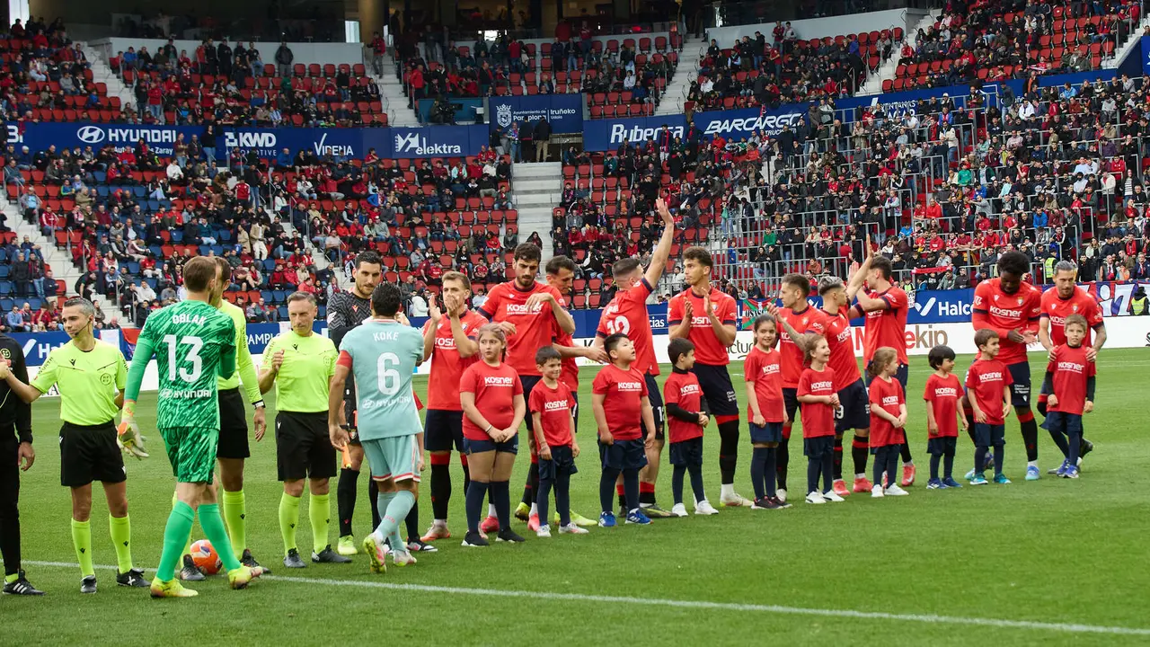 Partido de La Liga EA Sports entre CA Osasuna y Atlético Madrid disputado en el estadio de El Sadar en Pamplona. IÑIGO ALZUGARAY